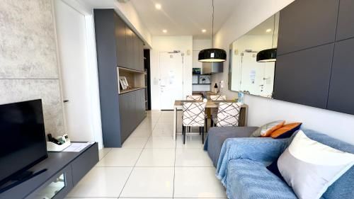 Balcony Unit II & the Robertson Residence 33f