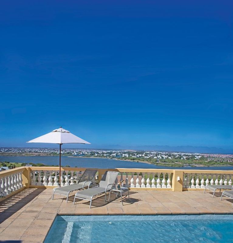 科羅娜城堡酒店