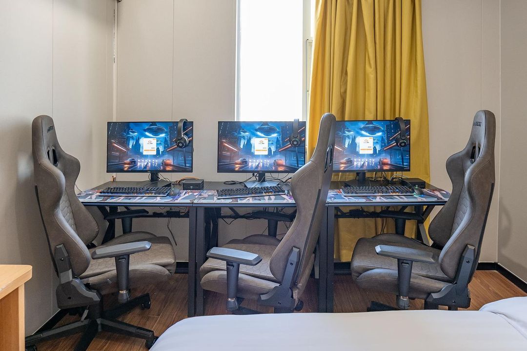 Chaowan E-Sports Hotel (Longhua Dalang Commercial Center)