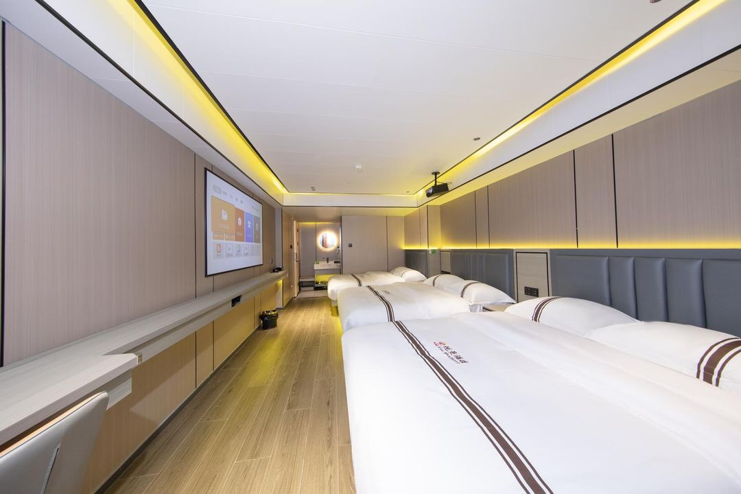 Yueman Intelligent Hotel (Liangjiang Sihu Branch)