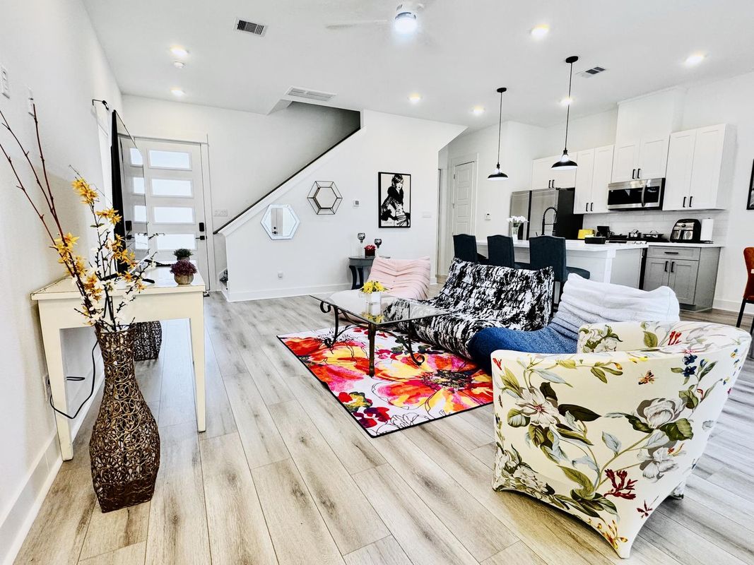 高檔舒適別墅,近市中心和機場