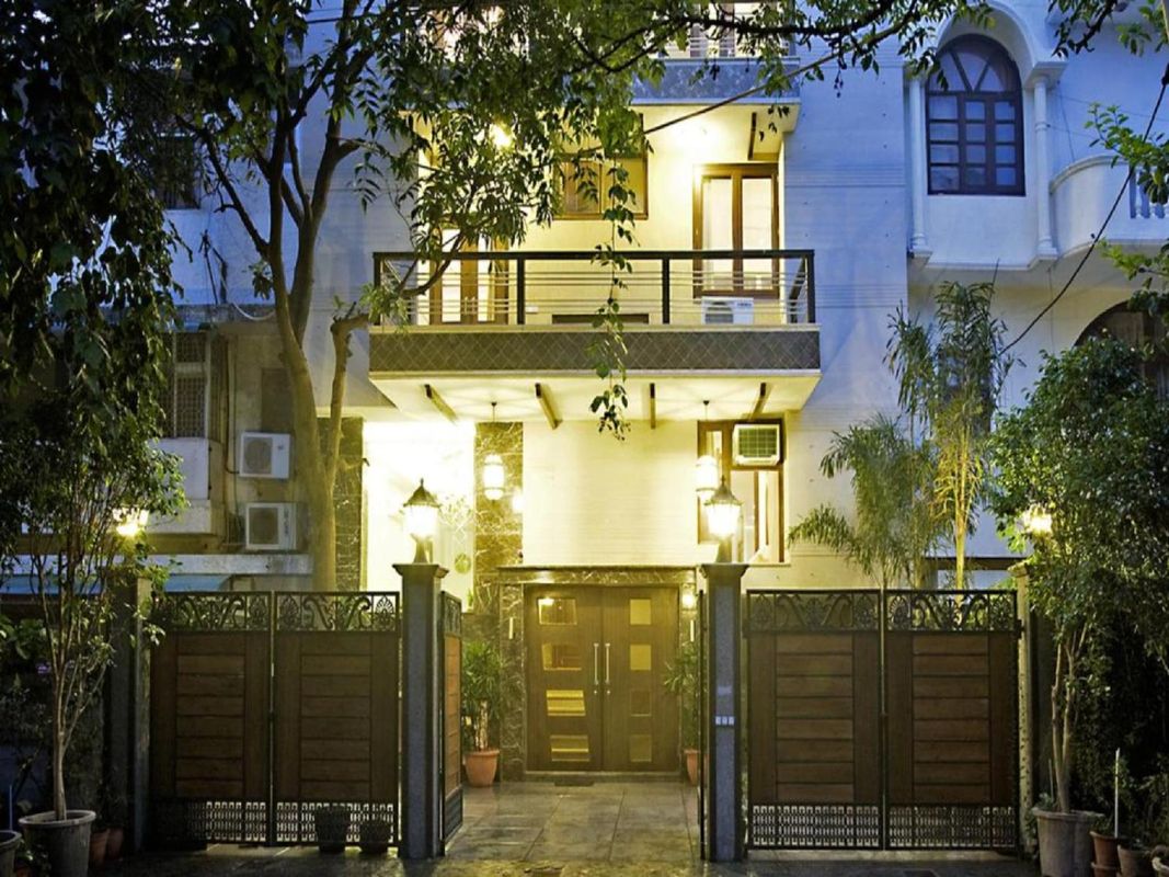 迪凡斯科洛尼常青套房酒店