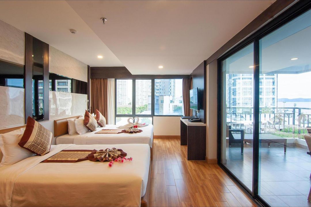 黃金中天海灘酒店