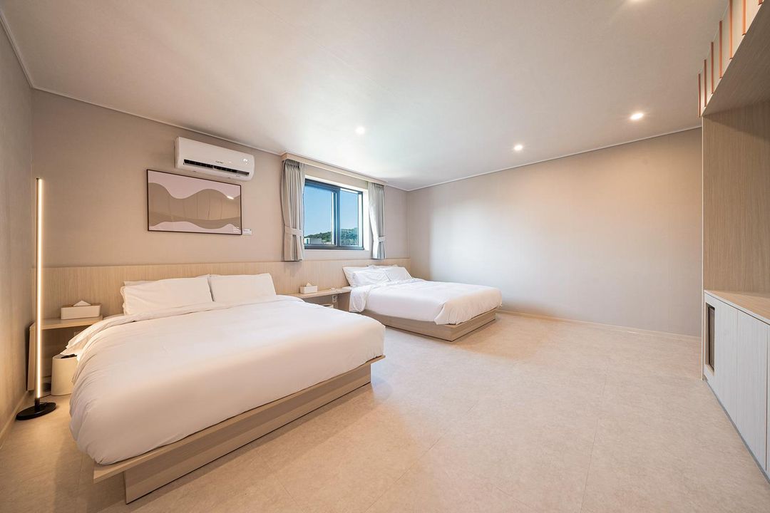 Workers Hotel Ansan by Aank