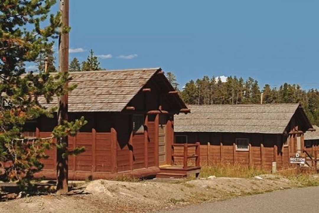 Lake Lodge Cabins - Inside the Park