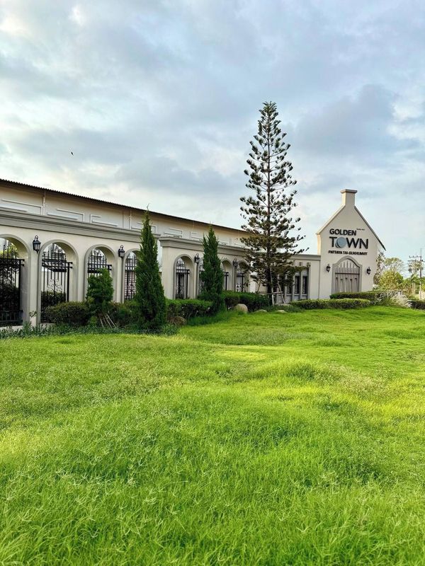 Minimalist Townhome Stay