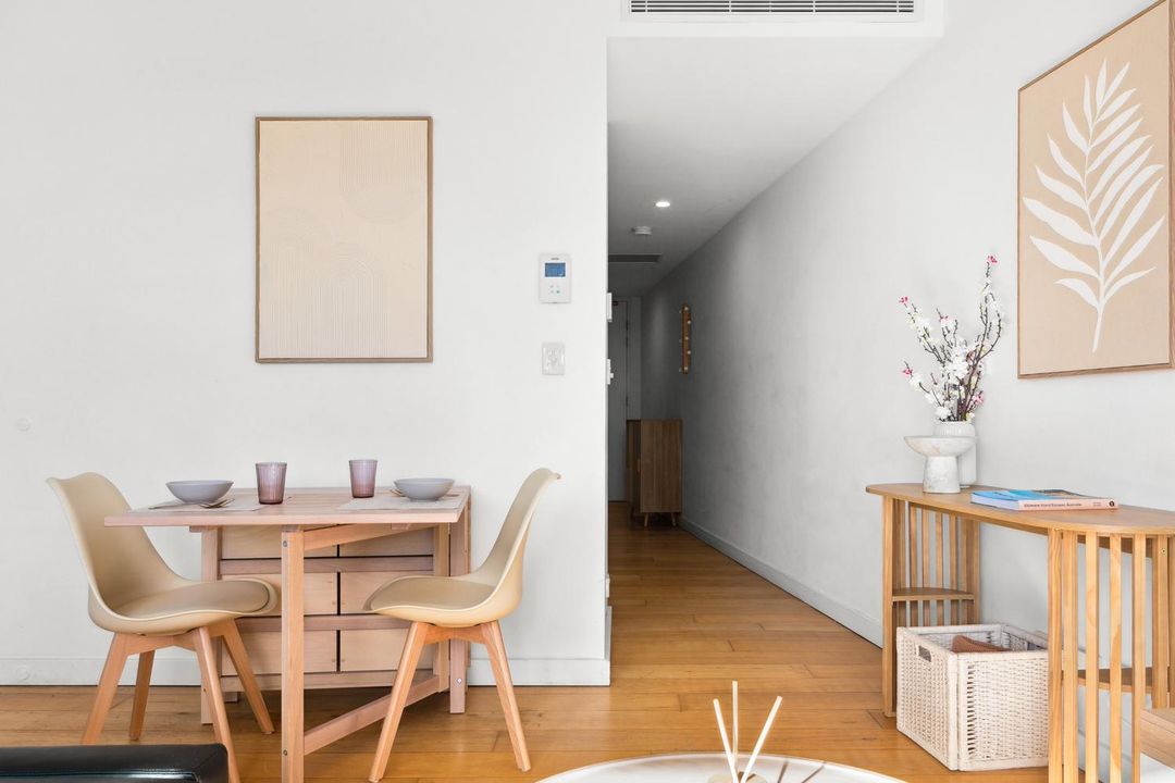 帶陽臺空調的中央寧靜一臥室