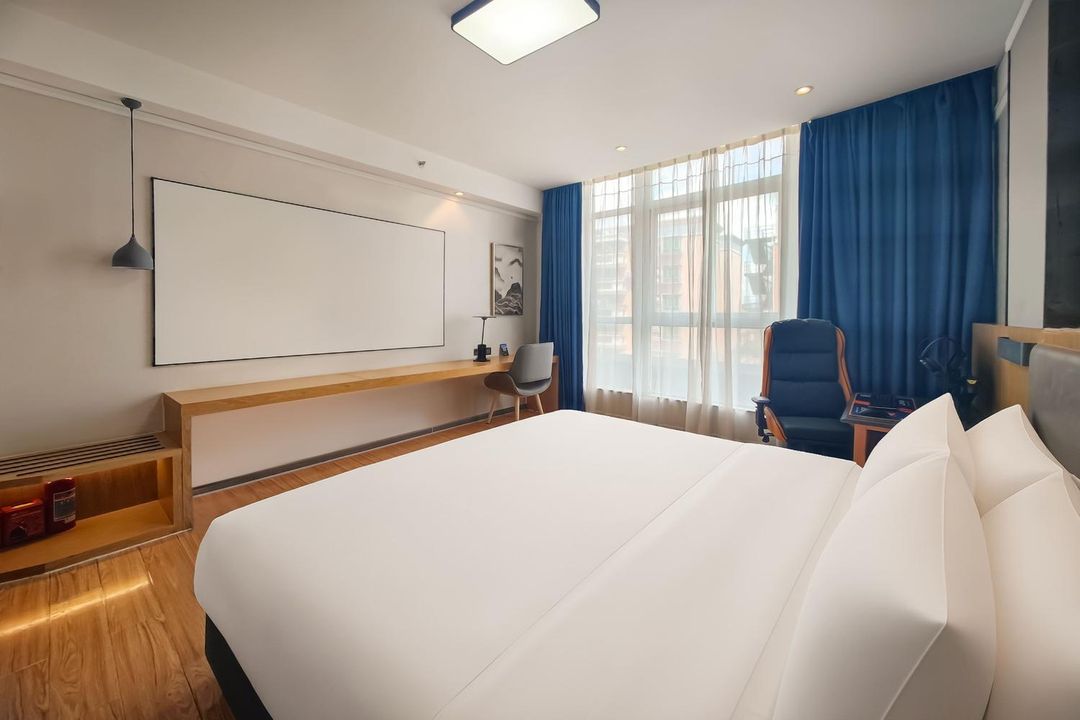 Jingfang E-Sports Hotel (Guangzhou Aoyuan Plaza RT-Mart)