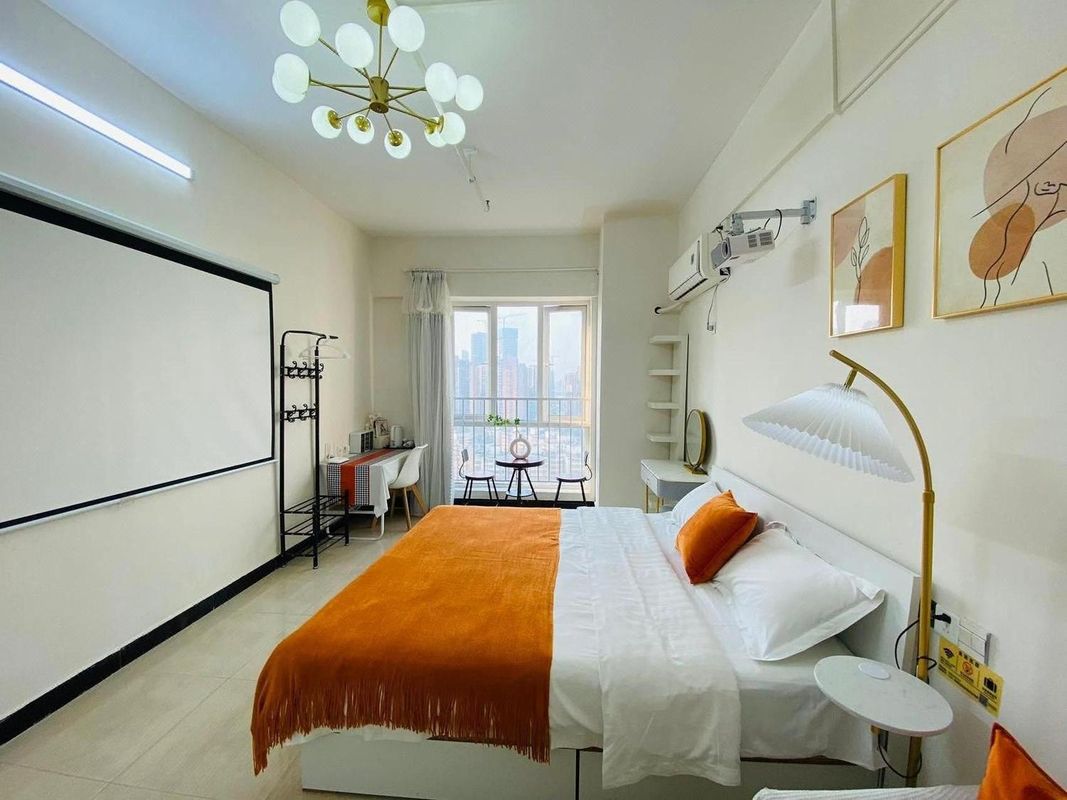 Liangchen Movie Homestay (Wuhan Hubei University Xudong Subway Station)