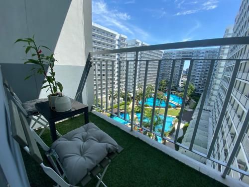 Luxury Condo with Pool View at Shell Residences