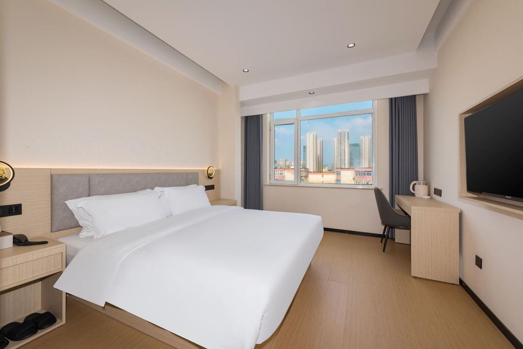 Xingyi Hotel (Langfang Railway Station Wanda Plaza)