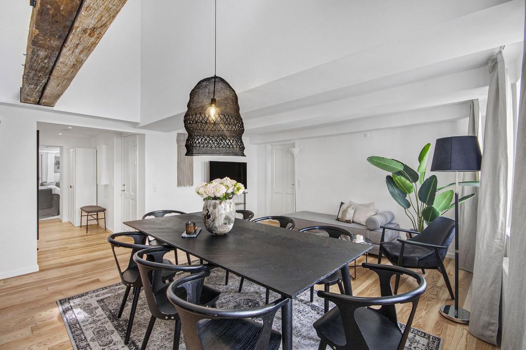 Sanders Regent - Smart 2-Bdr Apt with Terrace