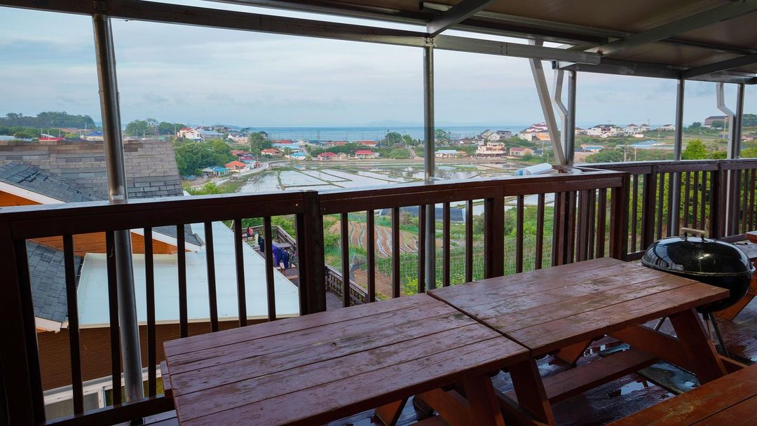 Anmyeondo Bbalgang Pension