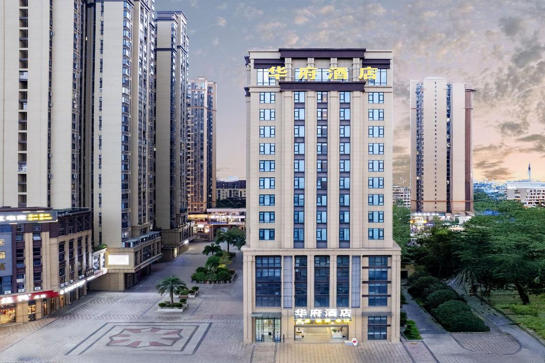 Chengdu Huafu Hotel (Universiade Sports Center)