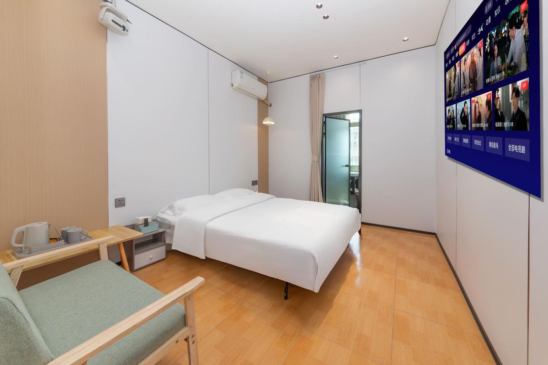 湖邊影院美宿(集美杏林萬達店)