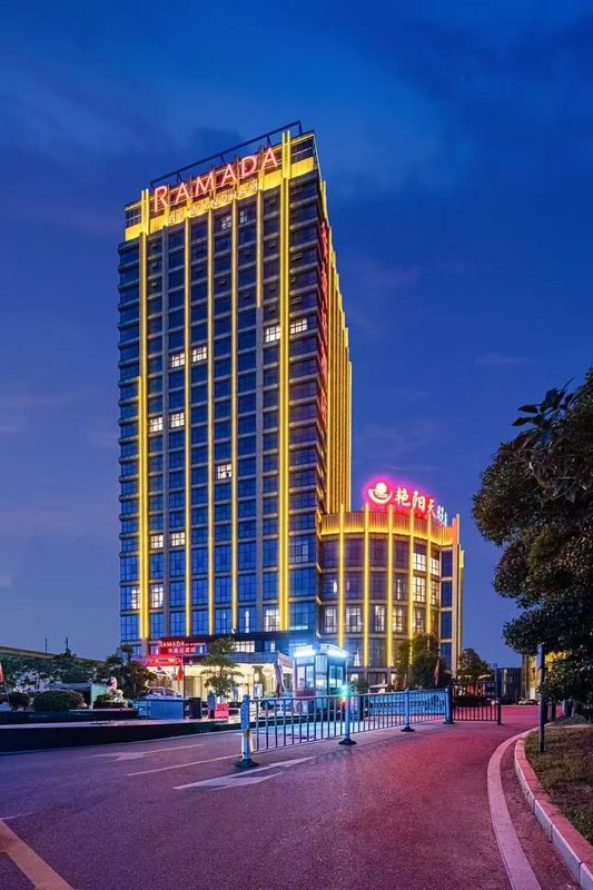 武漢豔陽天旺角華美達酒店