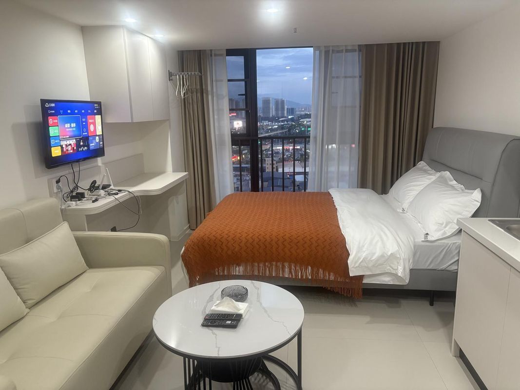 Yunqi Homestay (Xinyazhou Sports City Subway Station New Luosiwan)