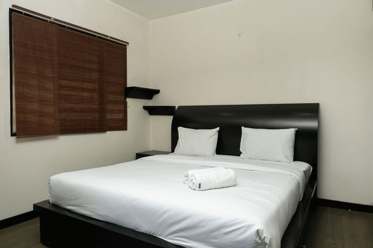 Big and Cozy Studio Apartment at Puri Garden by Travelio
