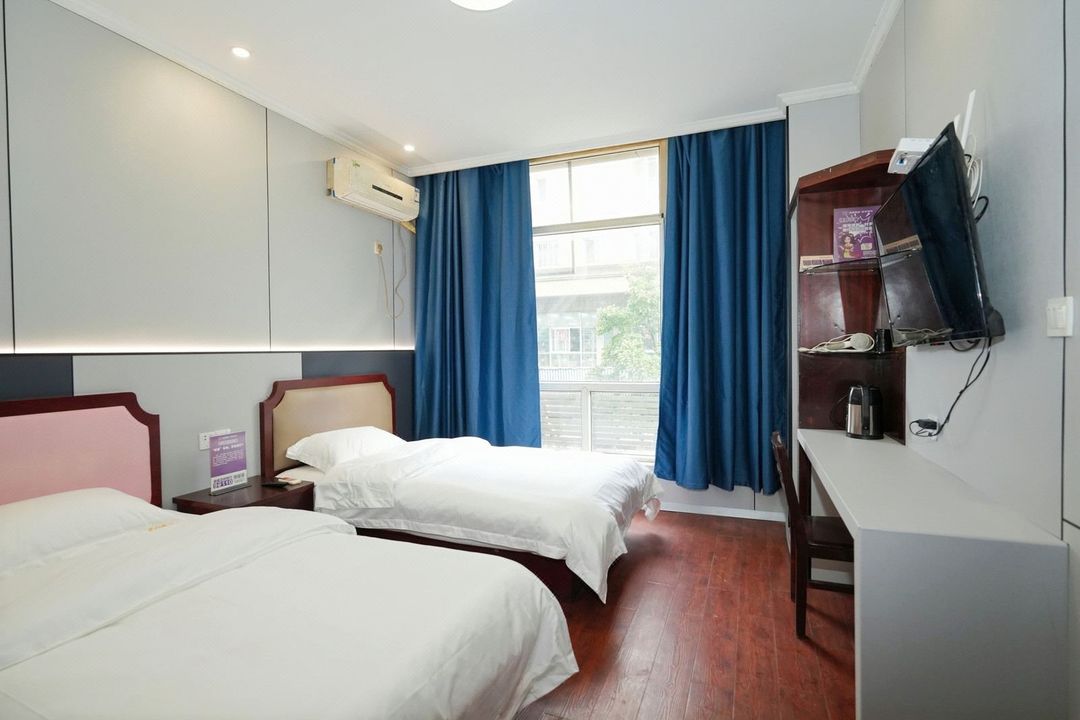 Dream Holiday Hotel (Bitian Road Branch)