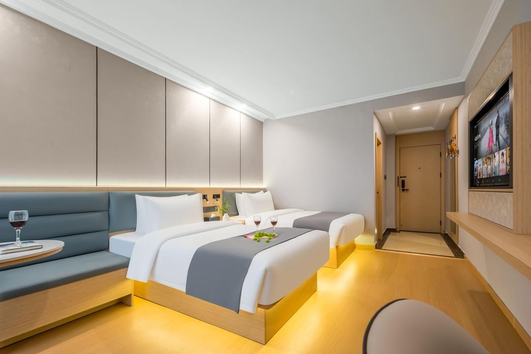 Huating Preferred Hotel (Langfang High-Speed Railway Station Wanda Plaza)