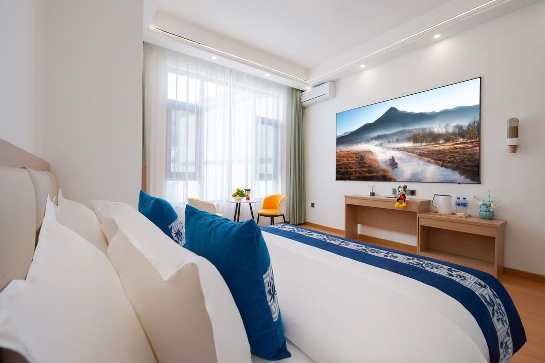 Wandering Clouds Hotel