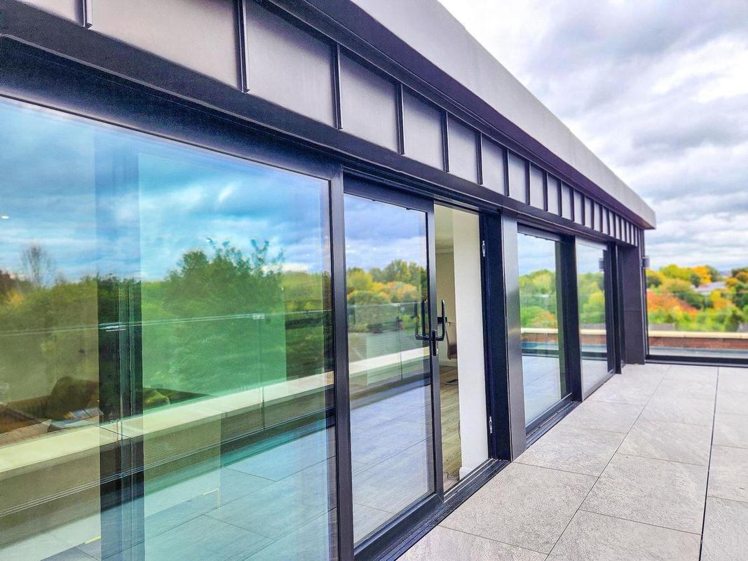 LUXURY 3 BEDROOM PENTHOUSE APARMENT