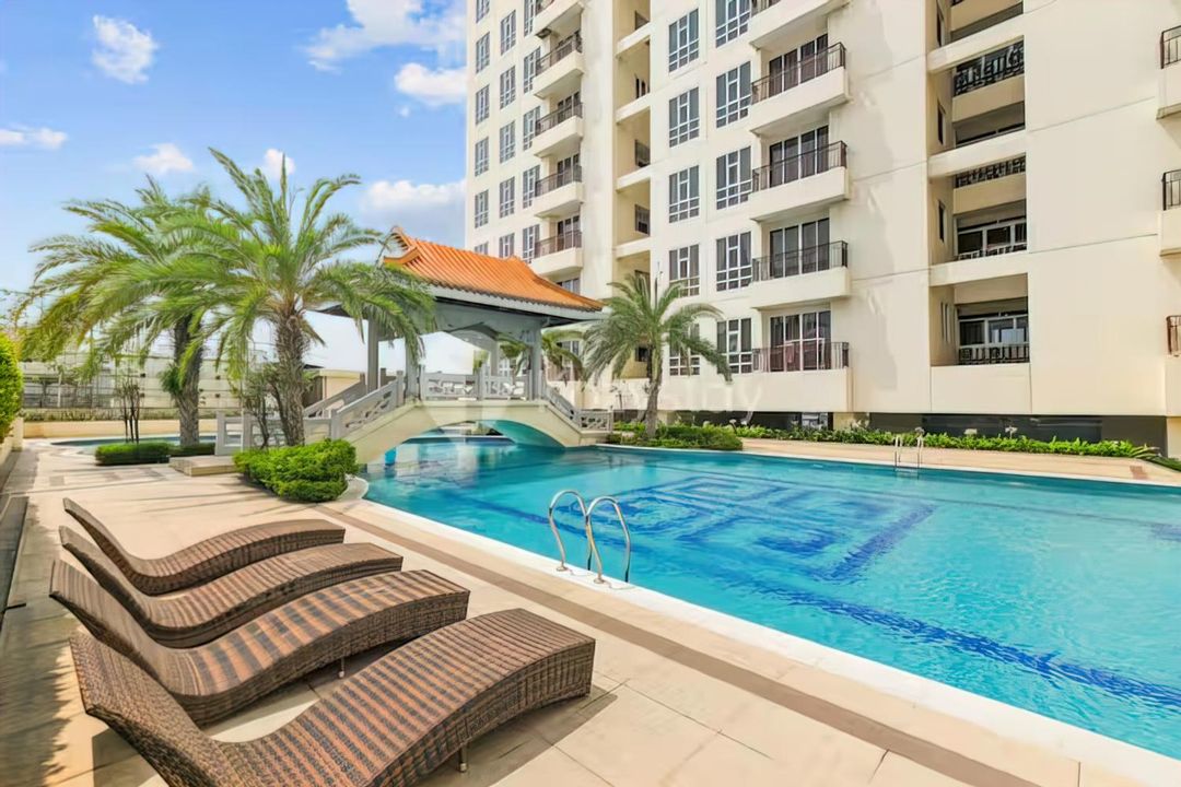 Lucky Tower Residence by Emily in Town