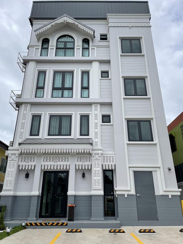 Airport one station hometel