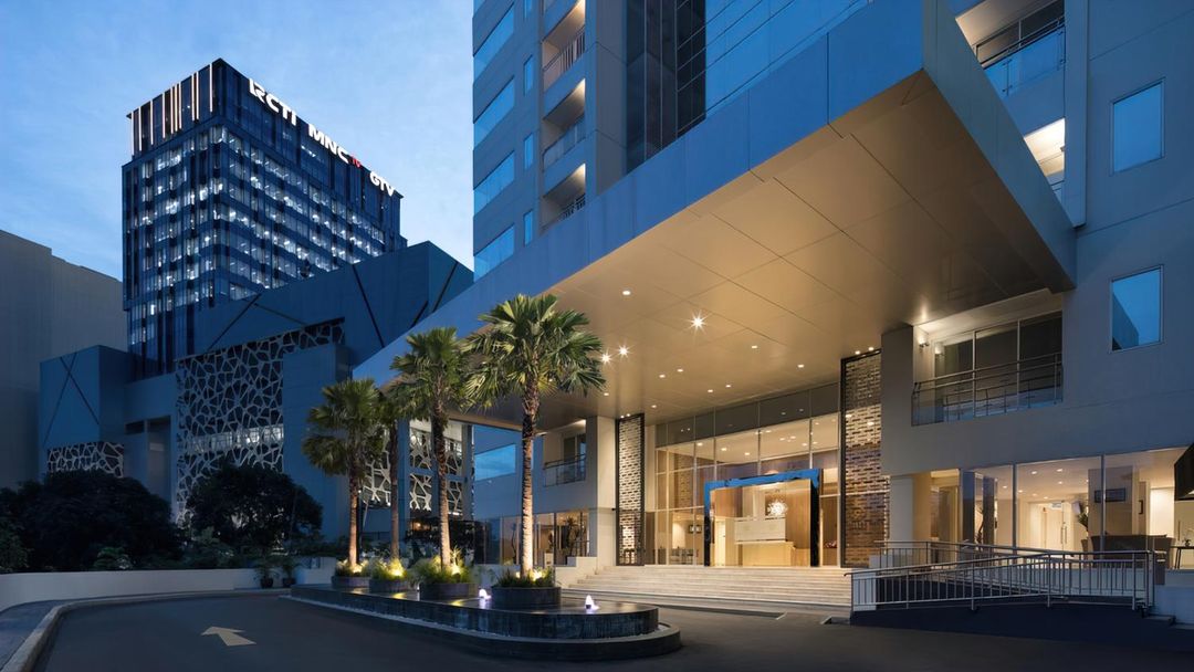 AKR Gallery West Apartment by Emily in Town