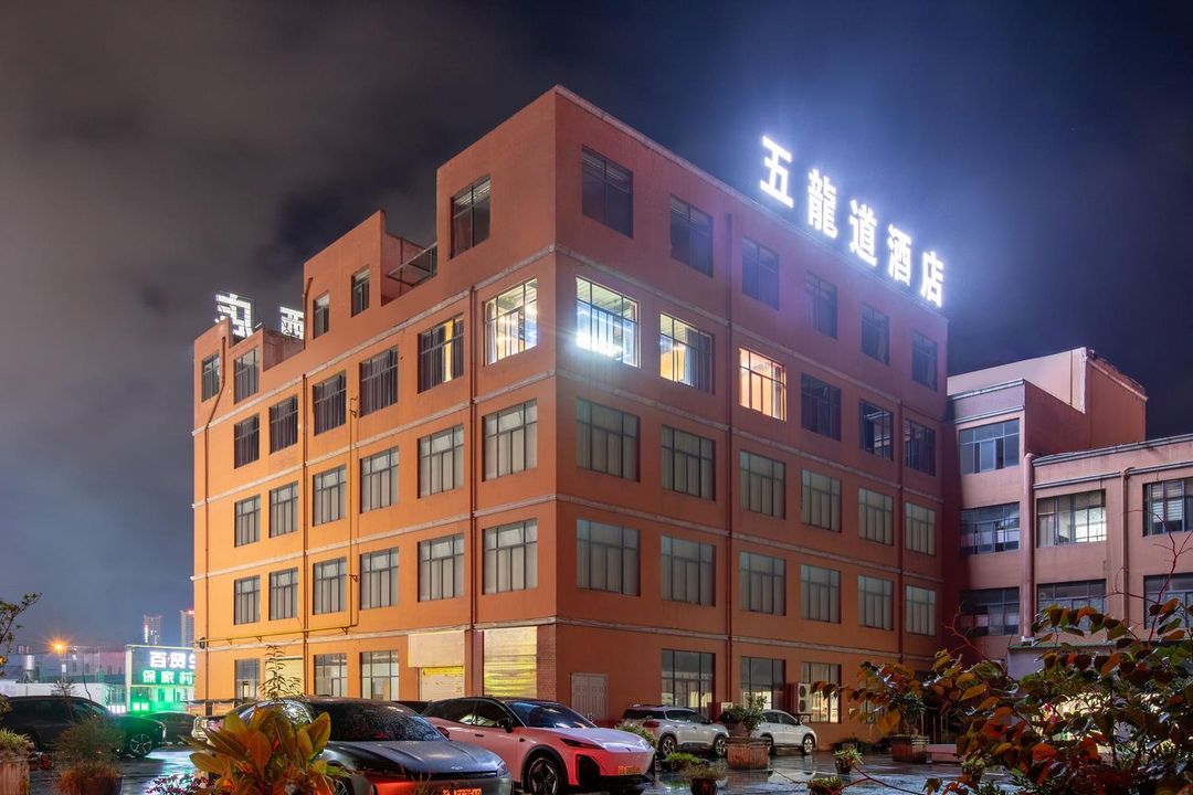 Songming Wulong Road Hotel