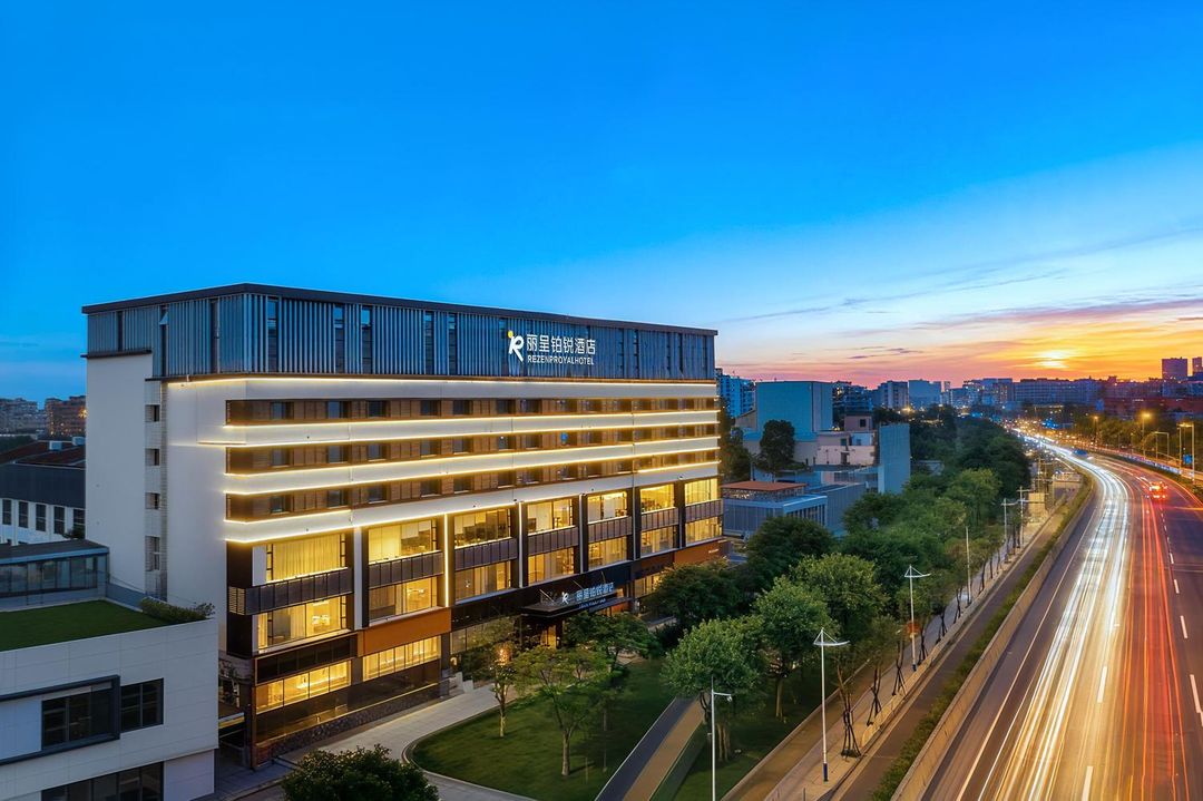 麗呈鉑銳酒店(廣州白雲東平地鐵站店)