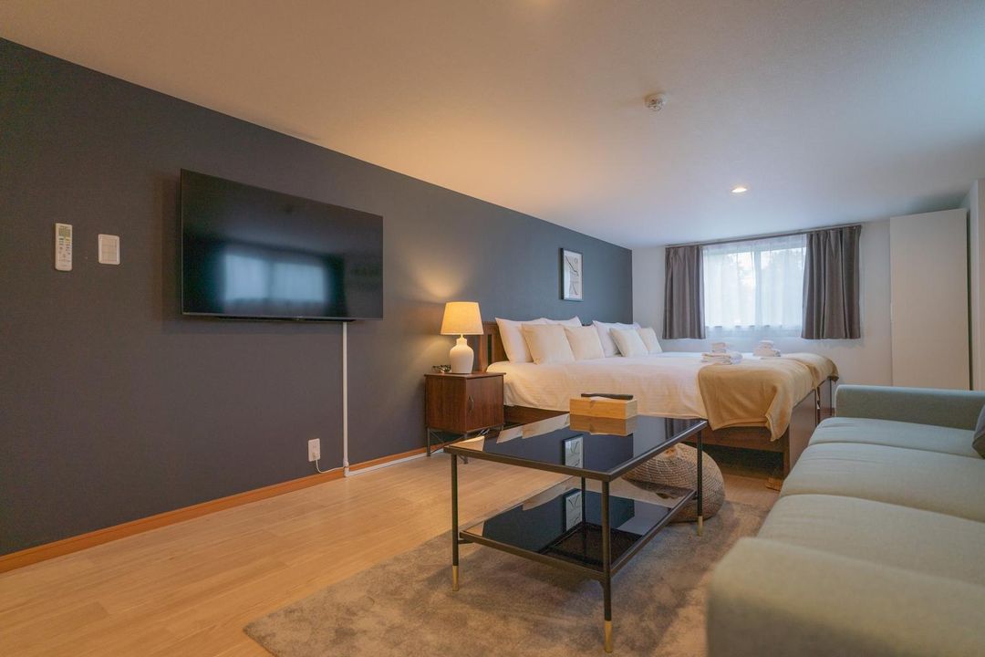 Hakubun Building|Direct train to Dotonbori, Nipponbashi,Namba in 13 minutes