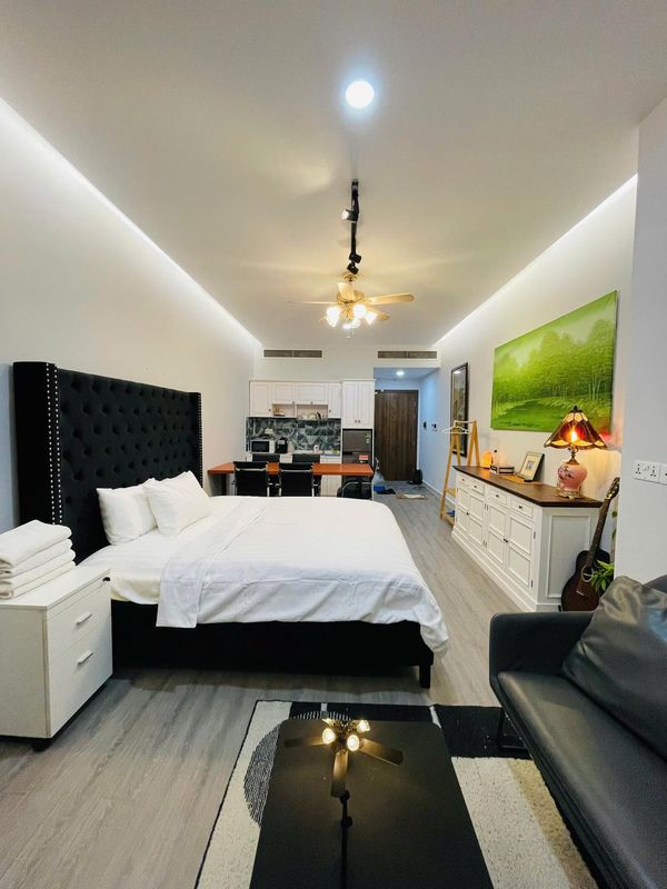 建築 GOLDEN KING ( 距離 SECC 500 米 )