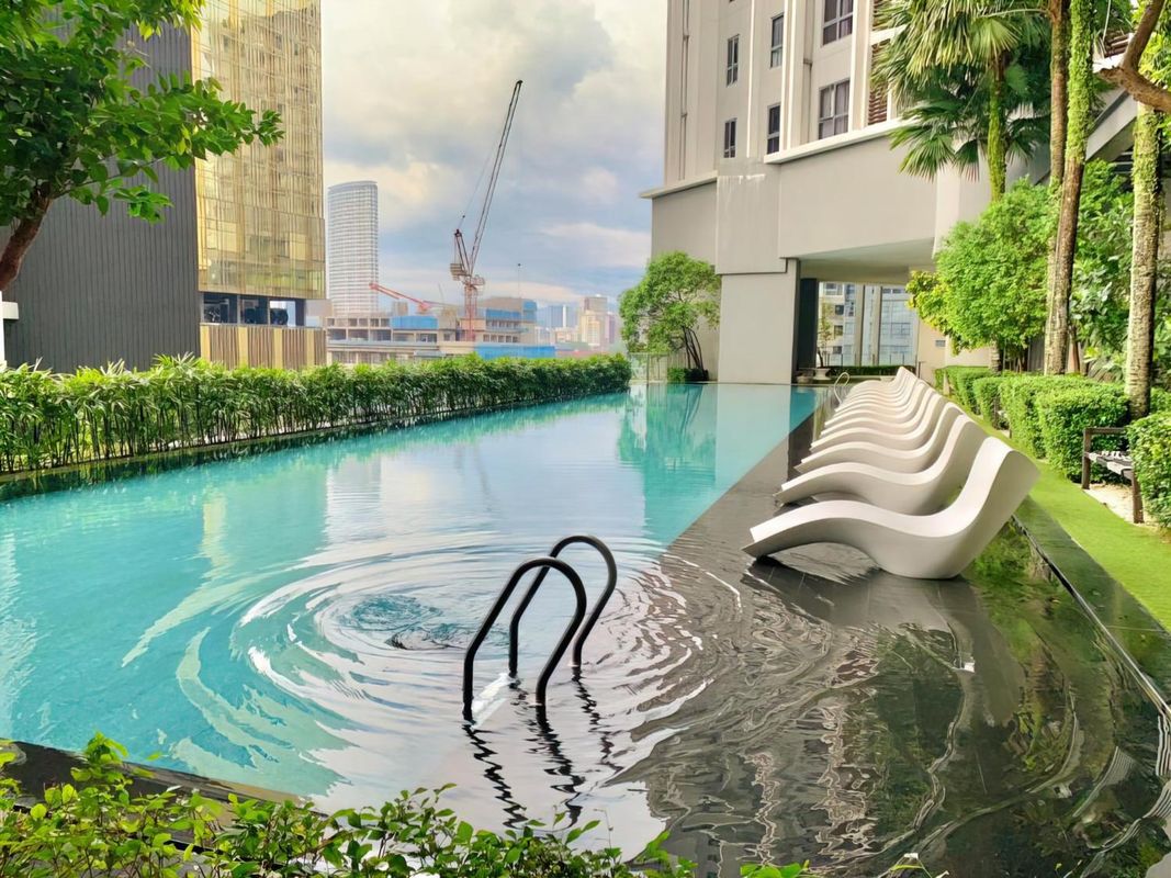 Twin Towers View The Mews