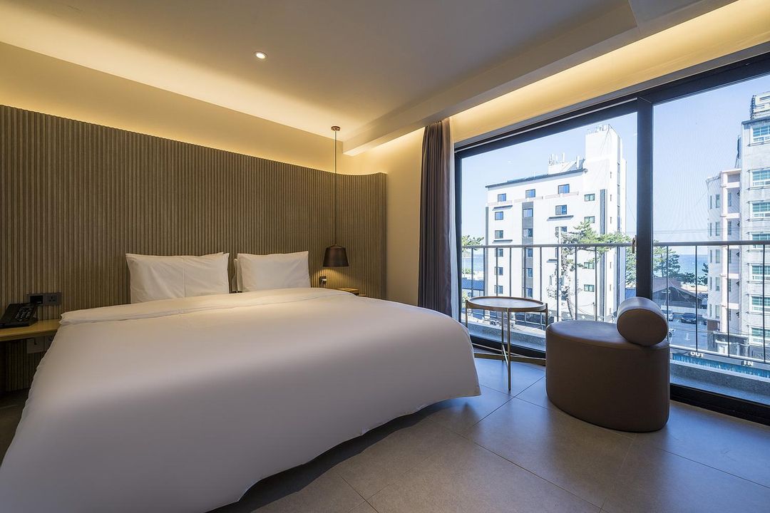 Ulsan Jinha Brown Dot Jinha Beach Branch