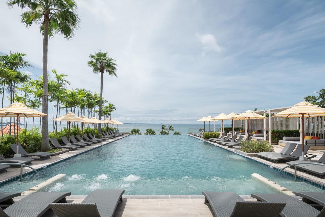 芭堤雅假日酒店