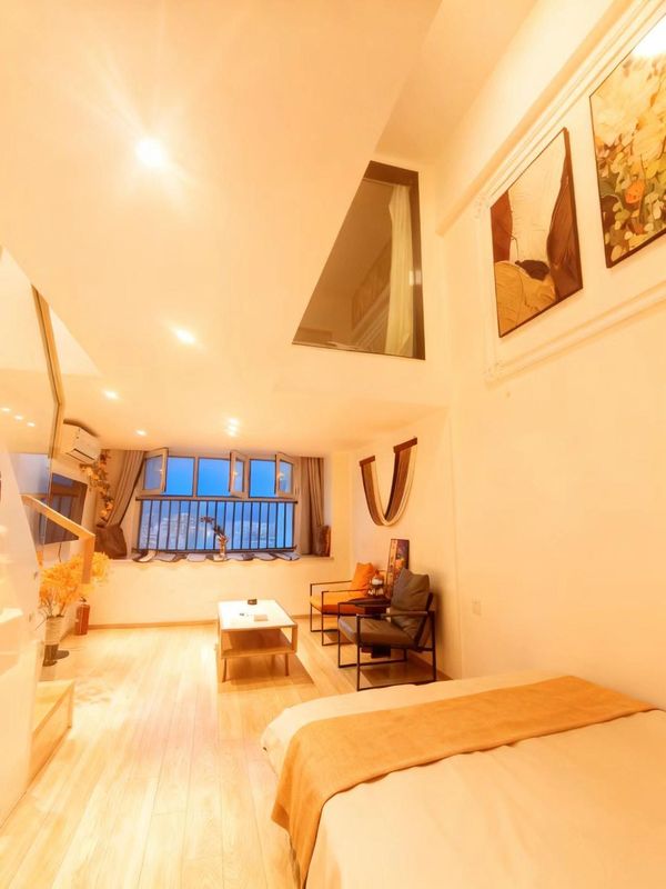 芳文舍loft公寓(青島賓果公寓店)