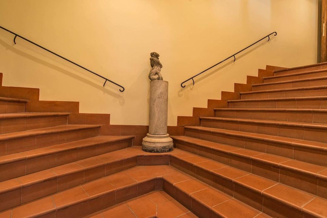 特雷維羅馬套房旅館