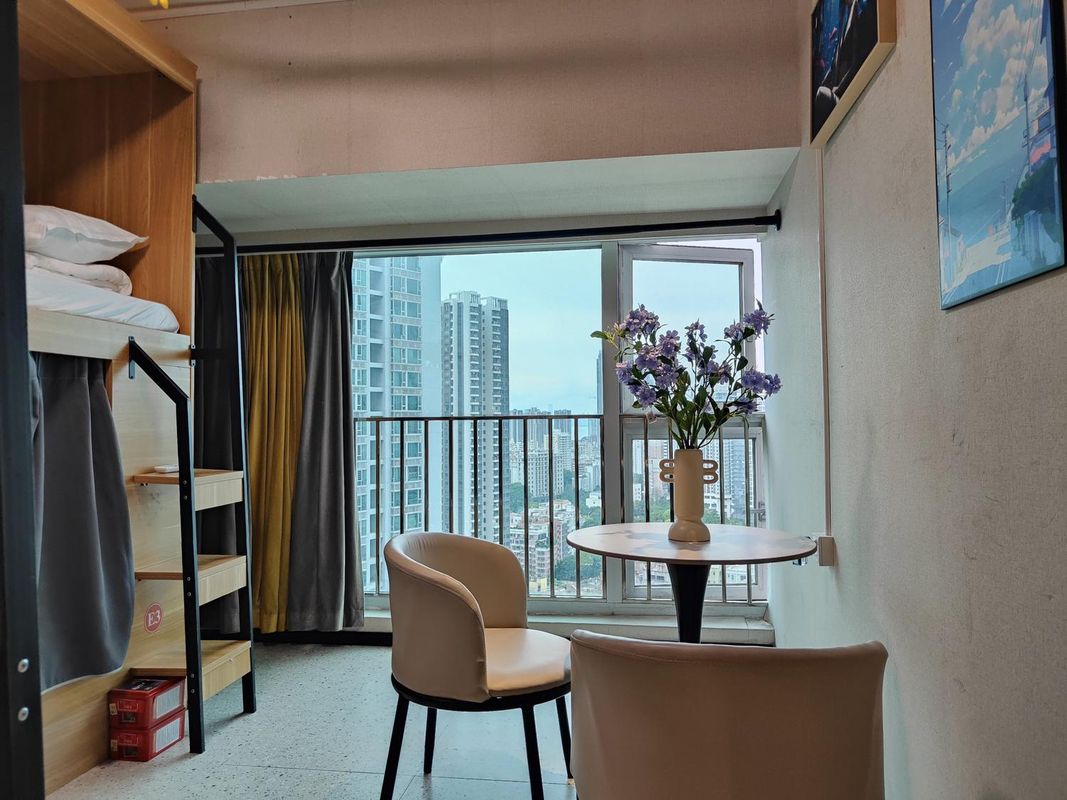 Yunqi All-Male Hostel (Futian Shixia Subway Station)