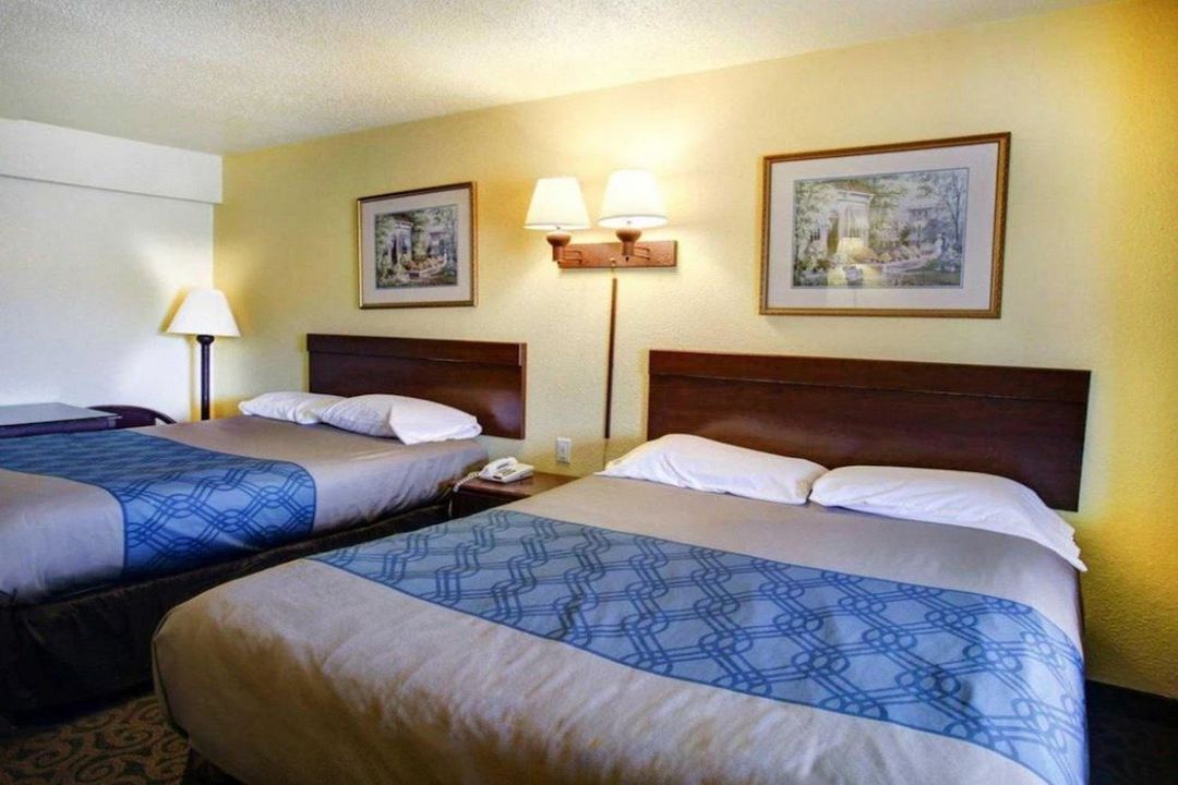 Econo Lodge San Marcos University Area
