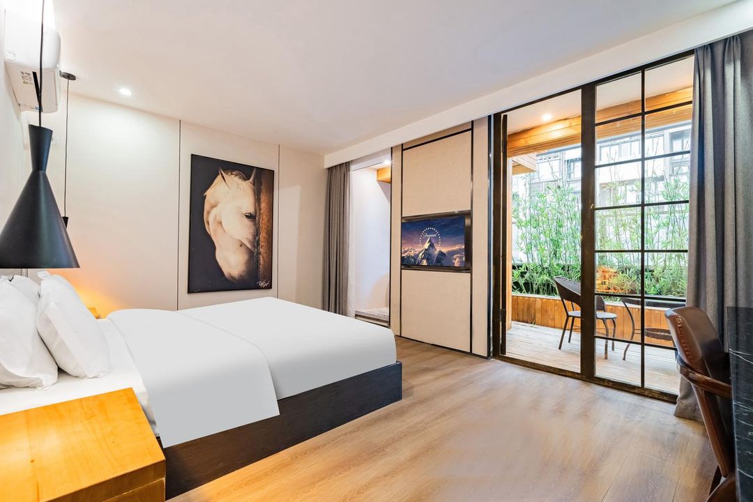 Medifu Light Luxury Hotel (Chengdu Kuanzhai Alley Huapaifang Metro Station Branch)