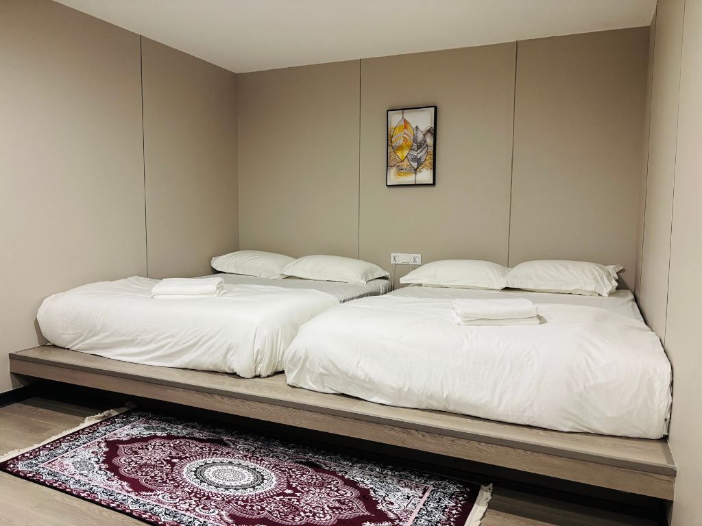 Stylish | Modern Room for 4 | Eden