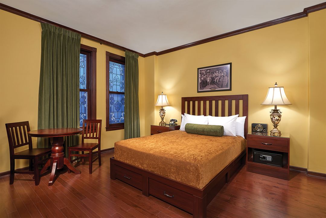 阿帕奇酒店-限成人