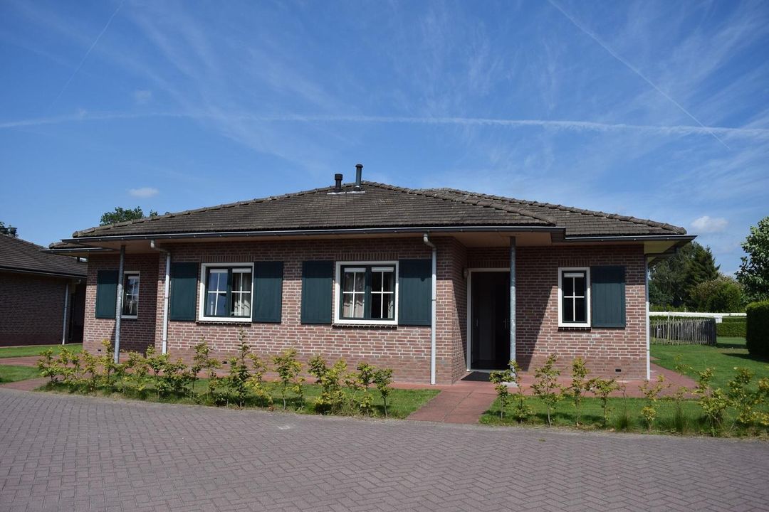 Combined Bungalow with Decorative Fireplace near Veluwe