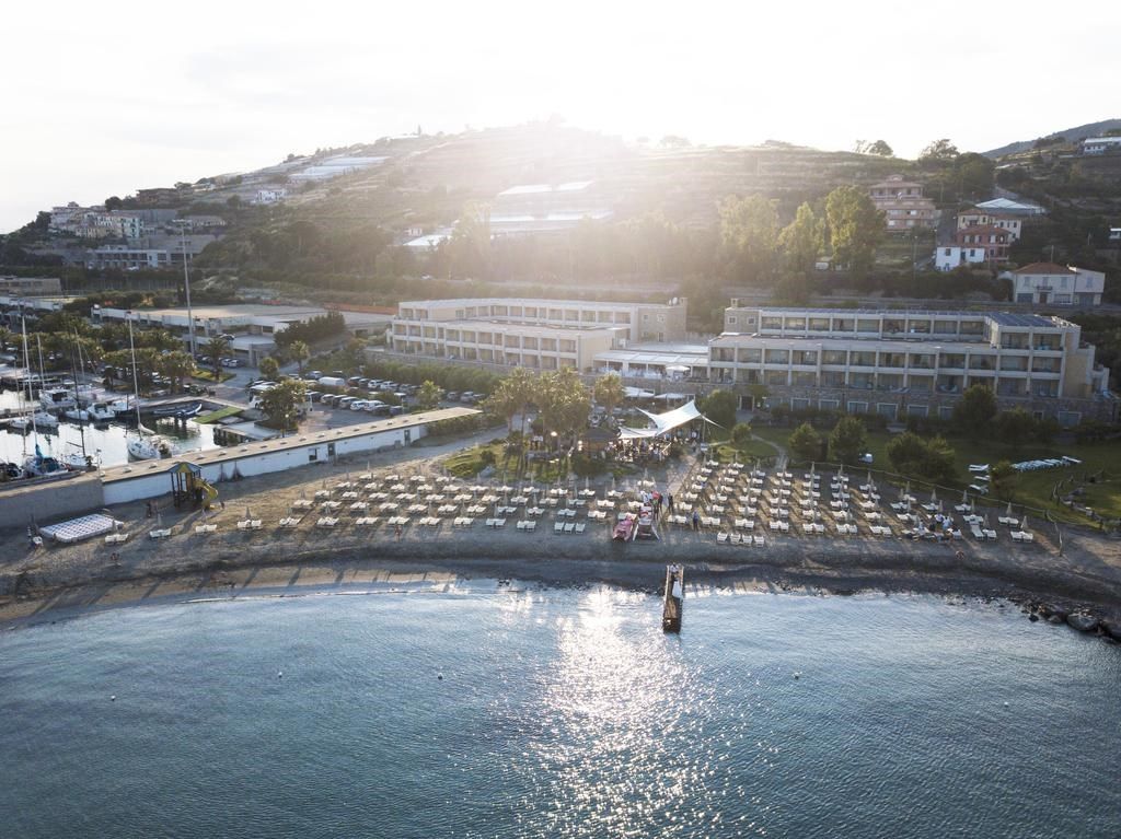 Aregai Marina Hotel & Residence