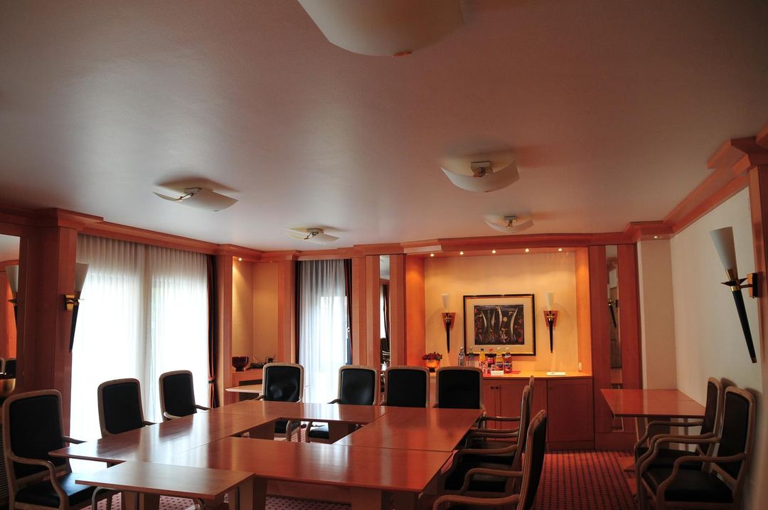 勒達咖啡廳酒店