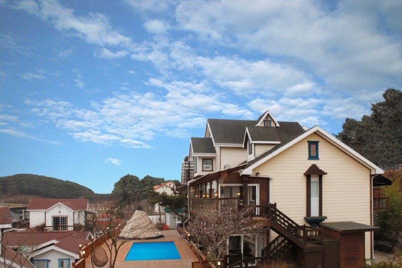 Taean (Anmyeondo) Dumb and Dumber Haerujil Spa Pension