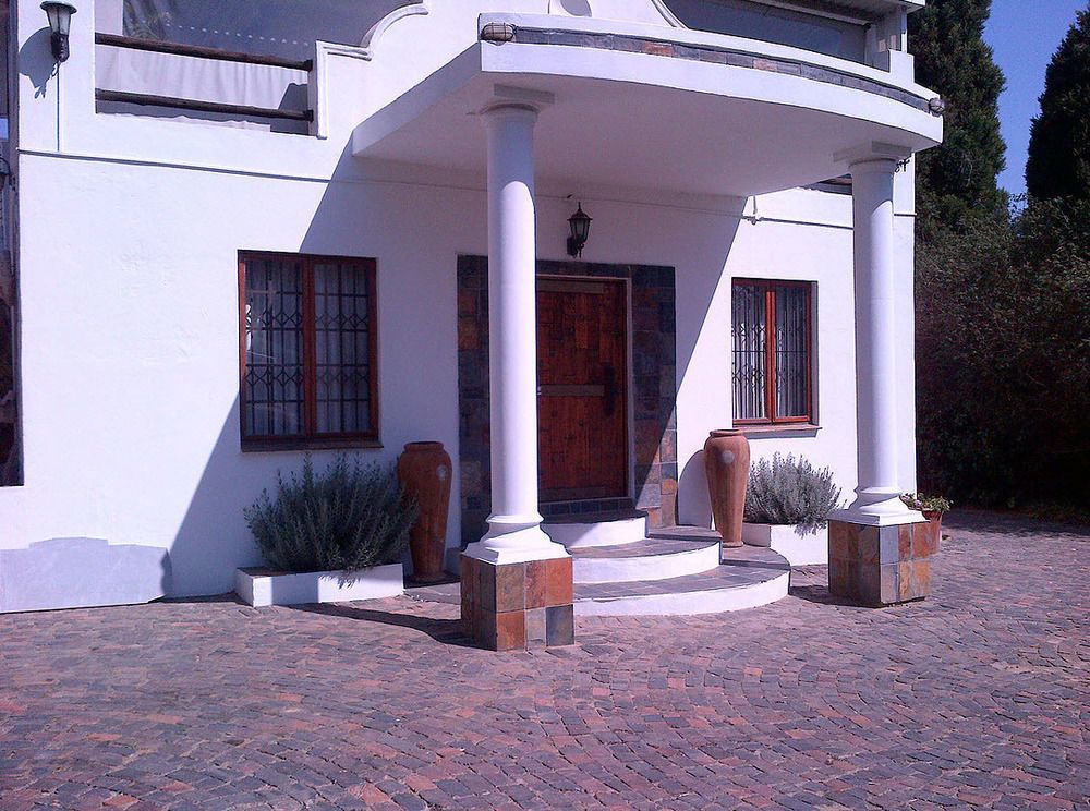 Six Valk Avenue Guest House