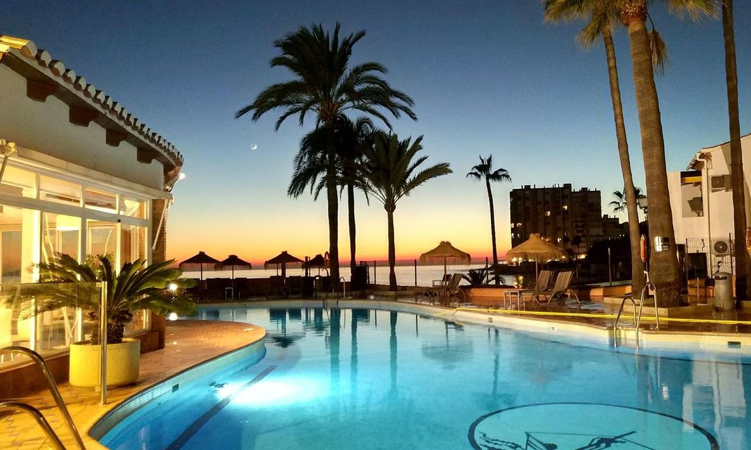 麥克唐納朵娜洛拉俱樂部