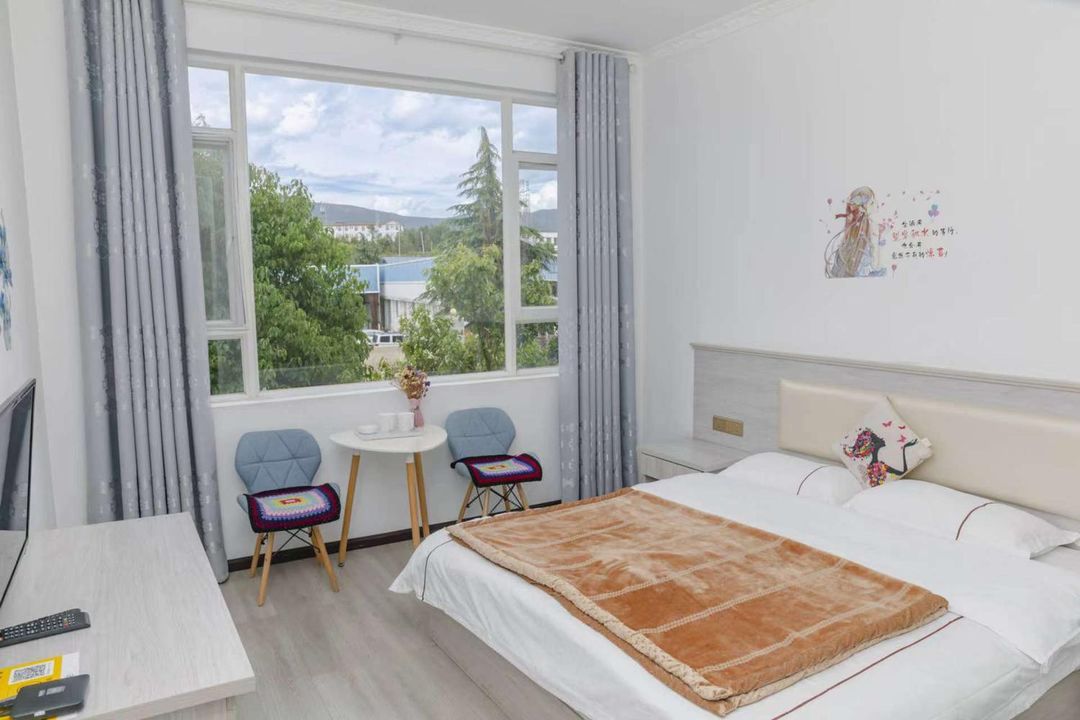 玉龍途居客棧(麗江高鐵站店)